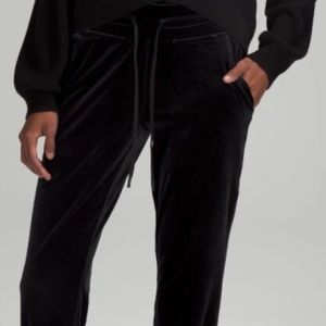 lululemon ready to rulu joggers black velvet / velour size 4